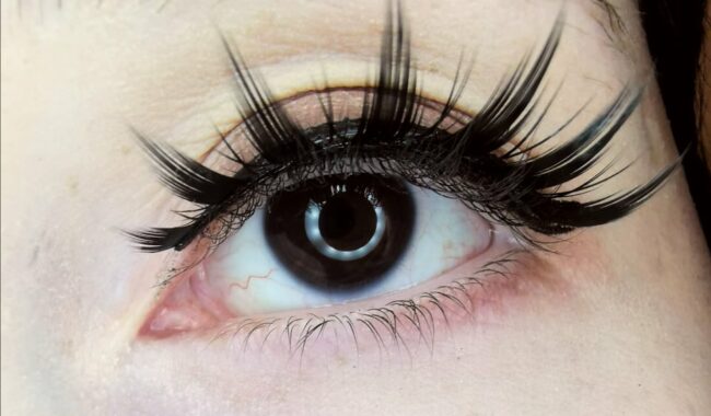 Kontaktlinsen für dunkle Augen – Teil 1