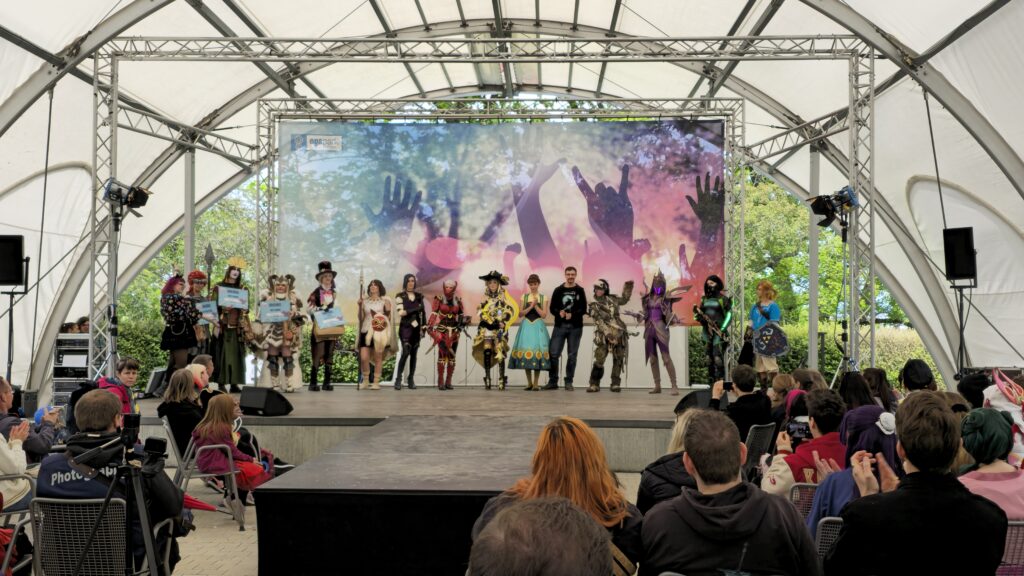 Teilnehmer des Cosplay Contests auf dem Comic Park 2025 sonntags