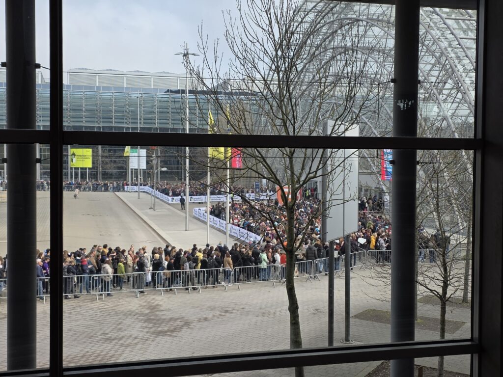 Einlass am Samstag der Leipziger Buchmesse 2026
